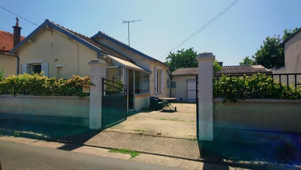 La maison d'Elodie Maison des années cinquante de 50 m2 + une chambre indépendante et jardin fleuri