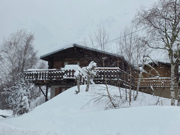 Le chalet de Florence et Antoine, situé dans une petite station de ski a 1500m d'altitude.