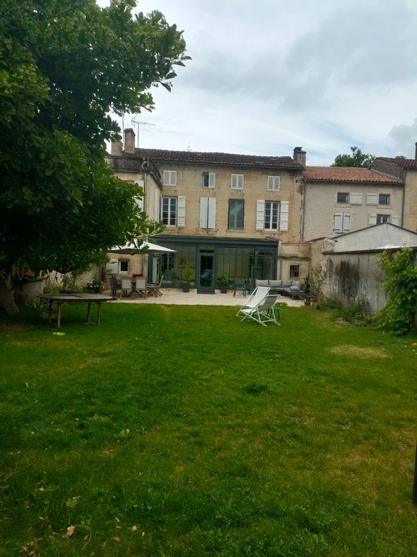 Maison de ville avec le charme de l'ancien en plein coeur de Cognac