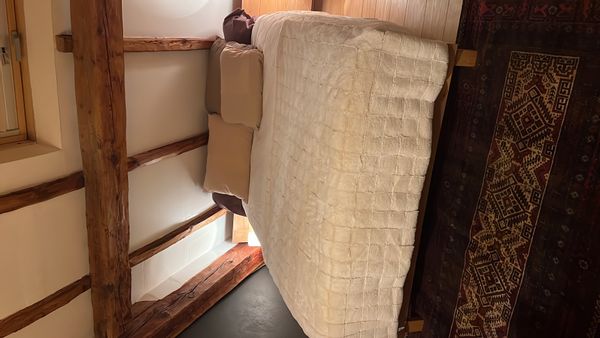 Séjournez dans chalet en pierre authentique et profitez de la meilleure vue sur les montagnes !