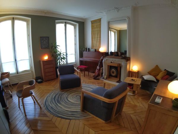 Appartement avec 3 chambres à 2 pas des Champs-Élysées.