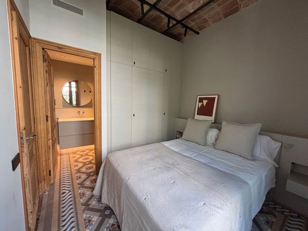 Apartment, in the center of Barcelona, stylish recently renovated preserving the original features