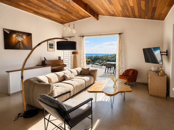 Maison familiale 8 personnes avec piscine et vue mer à Papeete