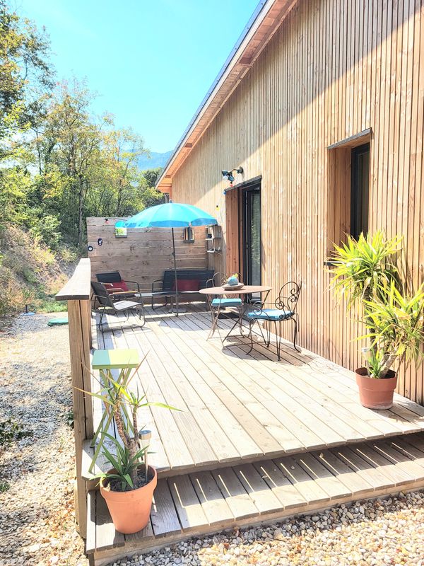 agréable studio neuf 2 personnes, terrasse,jardin ,pleine nature 5mn de Nyons au coeur des Baronnies