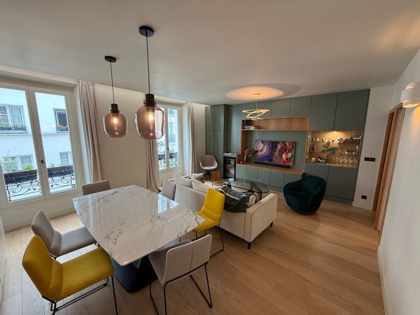 Au cœur du Marais : appartement familial rénové avec parking privé ✨
