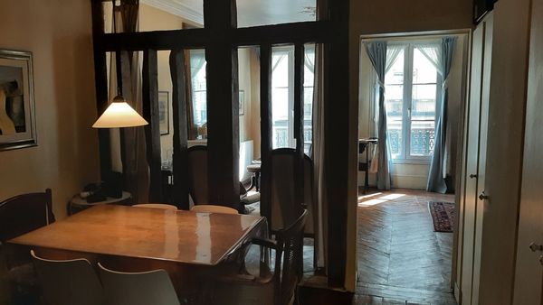 Charming apartment in the heart of Paris, featuring exposed woodwork. Sleeps 2 to 4 guests.