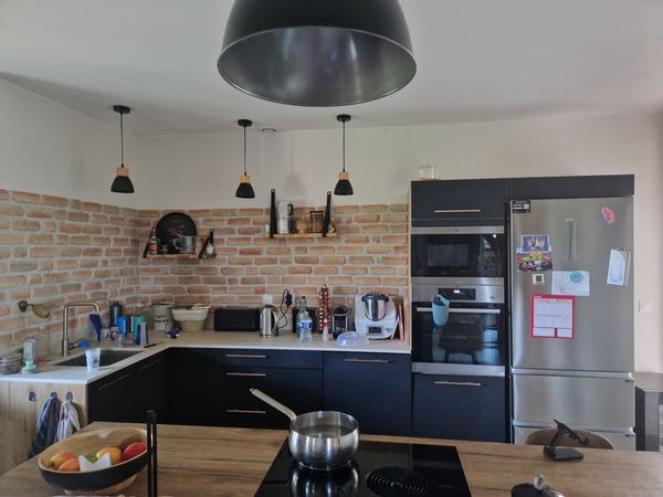 Belle maison de campagne. Ancienne école rénovée en vielles pierres à l'ombre des tilleuls...