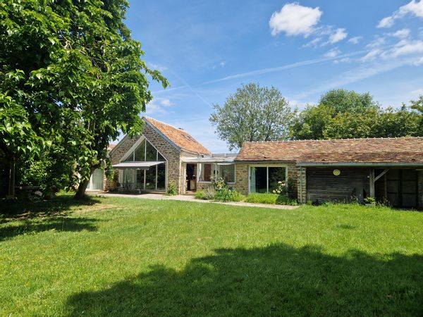 Maison de charme à 45 mn de Paris. Havre de paix dans un petit village de l'Essonne.