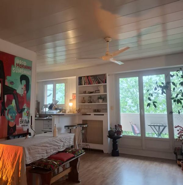 Appartement cosy et très lumineux avec balcon et très belle vue sur le canal de l’Ourcq.