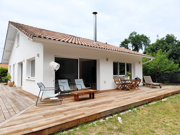 Maison rénovée en bordure de forêt et proche de la mer.