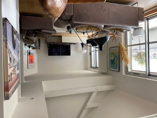 L'appartement de Bertrand est un duplex traversant, spacieux et lumineux, au cœur de la ville !