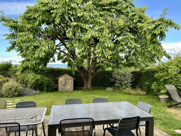 Maison 4 chambres, jardin privée au calme dans une copropriété paisible à 3km du lac d'Annecy.