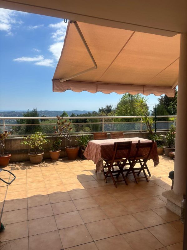 Appartement 2 pièces sur les hauteurs de Grasse