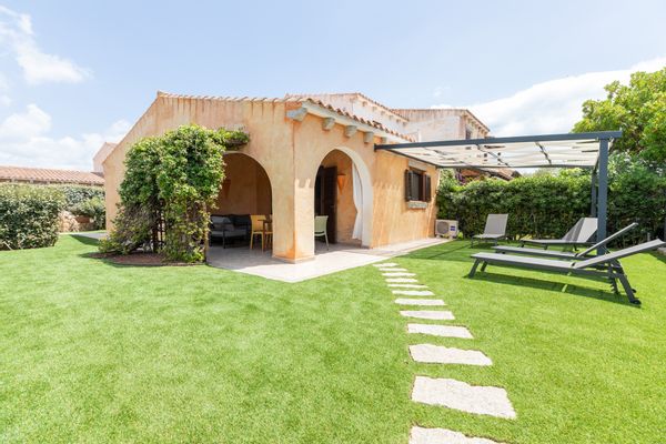 Villa moderne avec jardin privé près de la mer