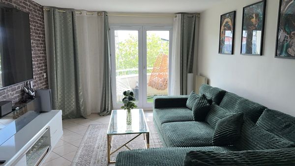 Apparement T3 lumineux avec balcon spacieux, au cœur de tous les commerces