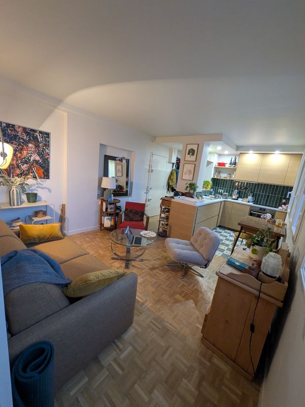 Cozy apartment in the Epinettes neighborhood.  offers a beautiful view of the Eiffel Tower.