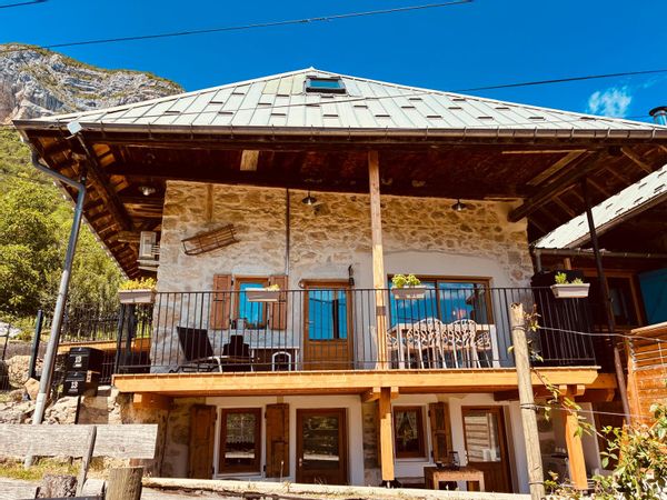 Ancienne ferme rénovée aux portes du massif des bauges.