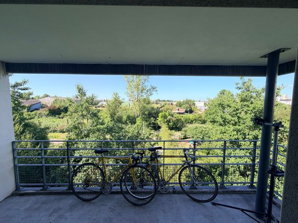 Appartement 4 pers Situé entre la ville de Bordeaux à 10min en vélo et les vignes Proche autoroute