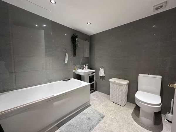 Peaceful Canal-Side One-Bedroom in Central London