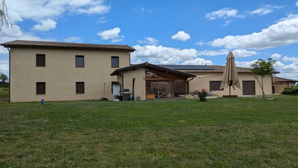 Grande villa bressane à 1h de Lyon entre Mâcon et Bourg-en-Bresse, en pleine campagne, idéal famille