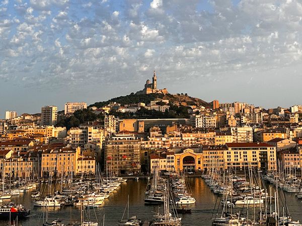 Appartement d’architecte avec vues sur le vieux port de Marseille.