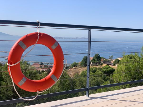 La maison sur la colline vue sur Marseille et la mer de Marjo et Toni
