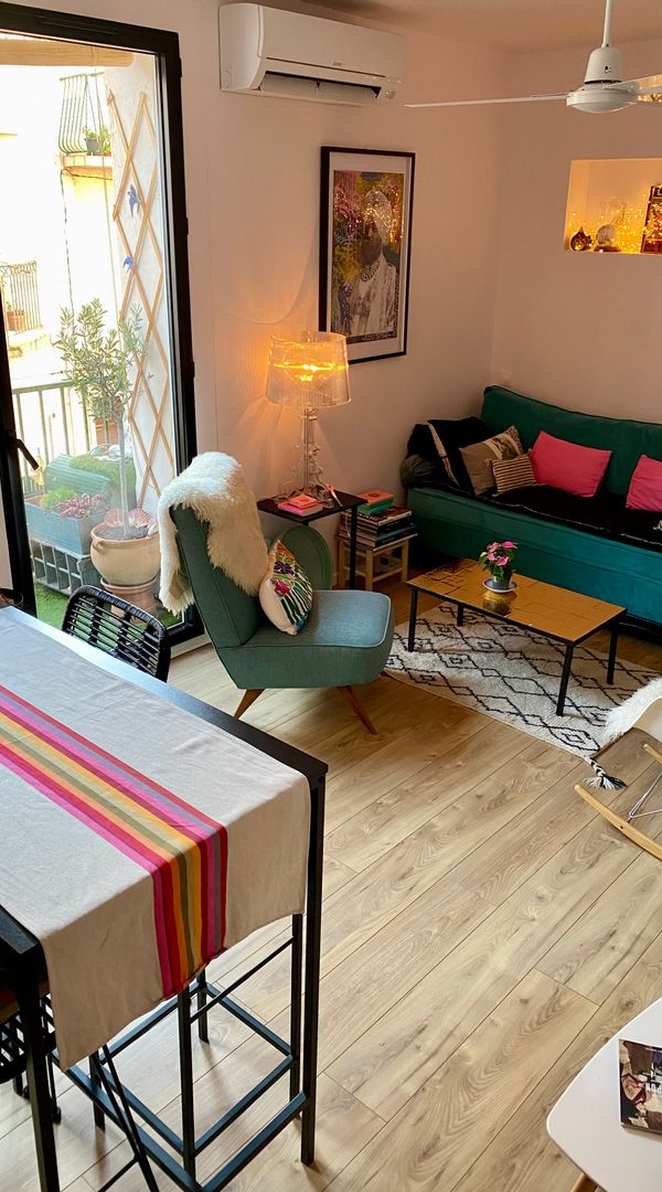 Mon chez moi est un petit nid douillet, décoré d’œuvres originales & d’objets issus de mes voyages