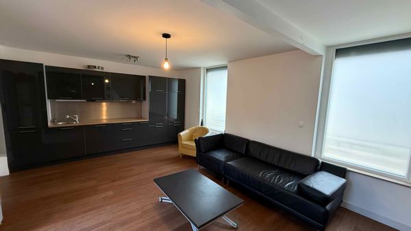 2 pièces  (suite parentale et salon) dans maison proche Paris à proximité du métro Mairie des Lilas