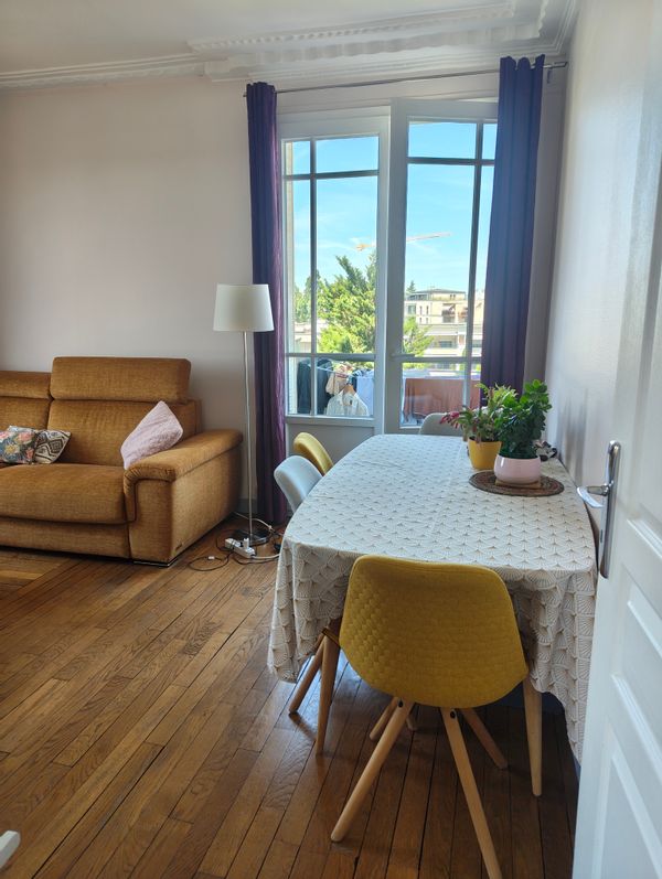 Appartement 2 pièces à 20min à pied d'un RER et à 5min des bords de marne. A Saint lazare en 30min
