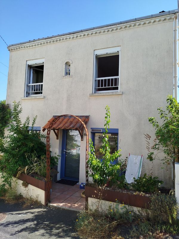 Maison sur petite place dans quartier sympa en frontière de Nantes