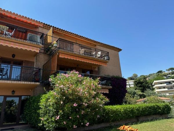 La maison de Sophie, Sophie's apartment near Cannes centre with absolute tranquility. No smoking.