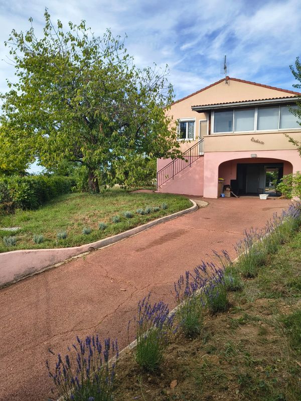 Entre Lyon et Vienne : maison au calme avec jardin, idéale pour une halte ou un séjour découverte