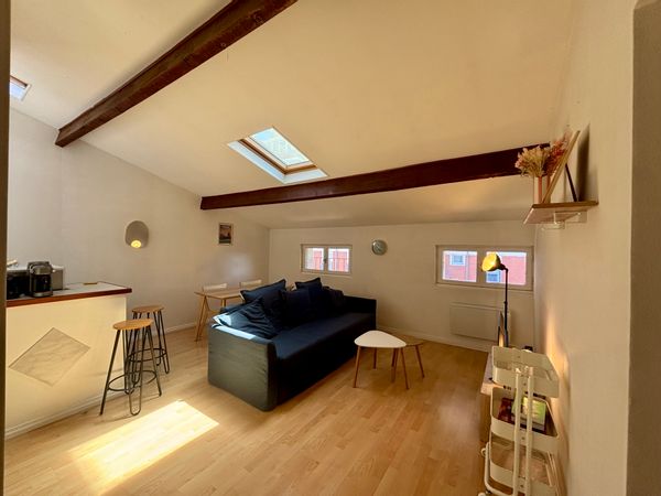 L'appartement de Camille est très calme et sécurisé, quartier commerçant et transports en commun