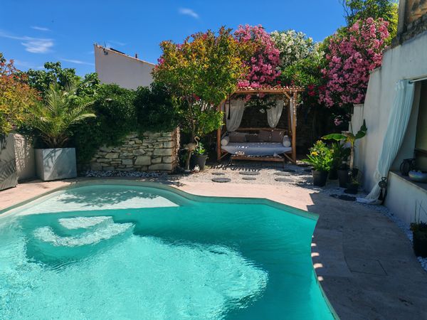 Maison de charme à 10km des Arènes de Nîmes et 40 km de la mer