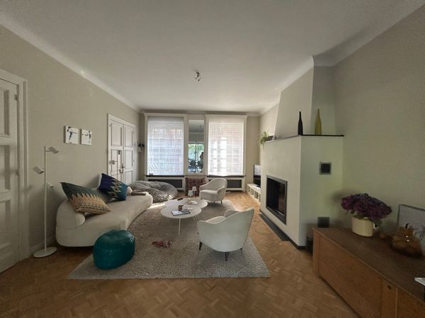 Nous proposons le 2ème étage de notre grande maison en plein centre ville de Tournai.