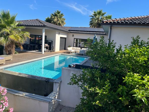 VILLA MODERNE CLIMATISEE FACE A SETE
