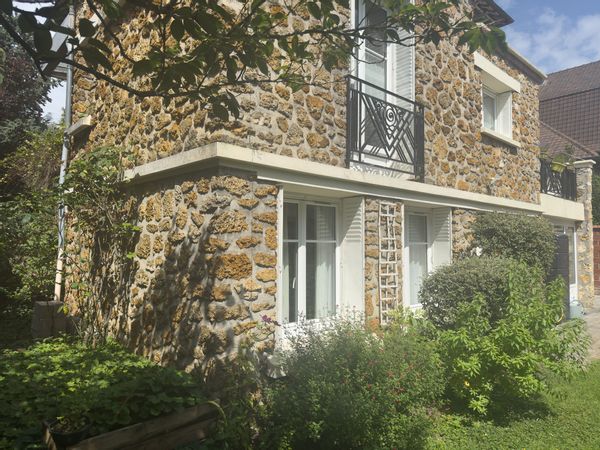 Studio indépendant dans maison ancienne à 20 minutes de Paris