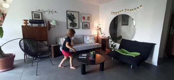 À deux pas du centre-ville, une ambiance vintage dans appartement spacieux avec vue sur parc.
