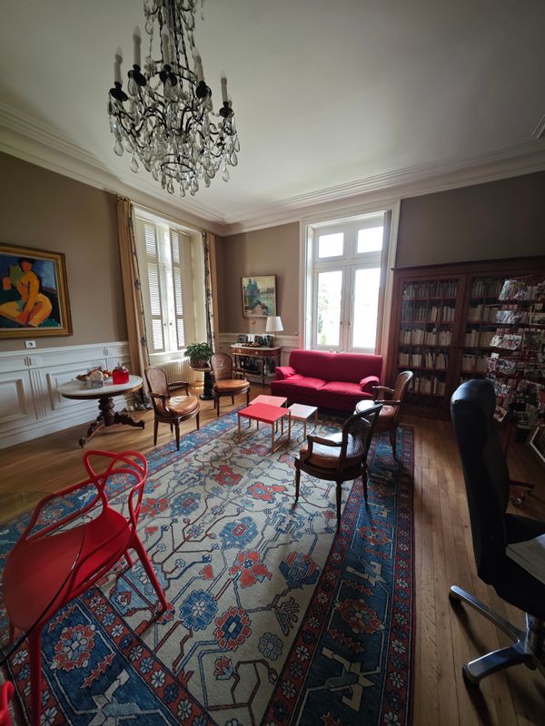 Appartement de 3 chambres avec salon double, balcon, salle de bains, WC, cuisine équipée