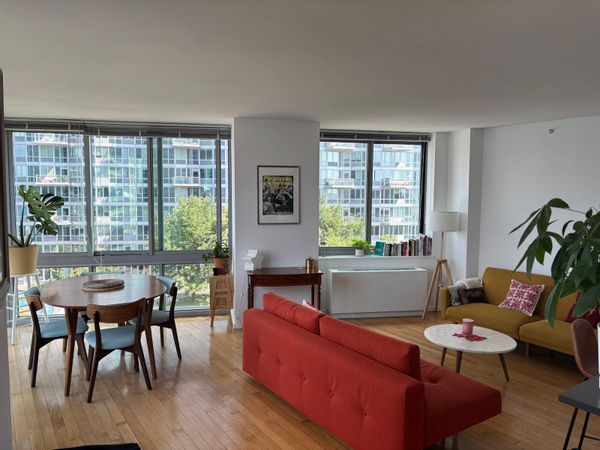 Spacious bright flat with wonderful skyline view
