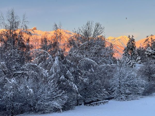 Maison moderne en pleine nature, proche de la ville et de la montagne
