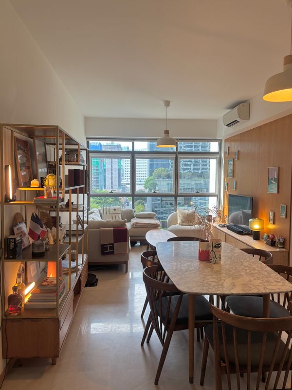 Luxury 2BR Condo with Pool & Gym in Central Singapore