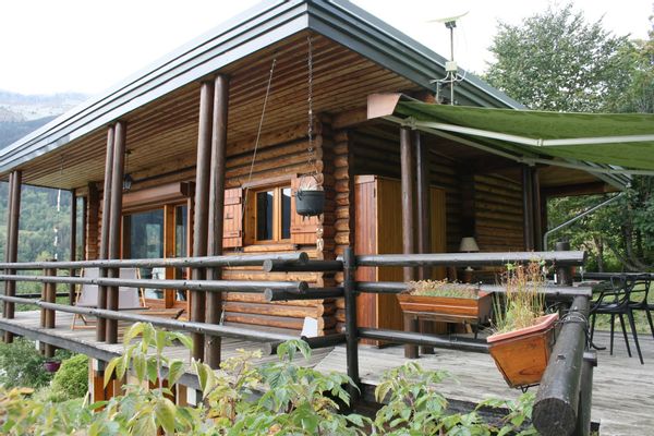 Petit chalet de charme au calme face aux montagnes