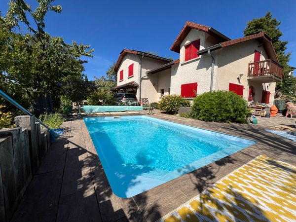 Maison cosy, mi-ville et mi-campagne, 2 à 10 personnes, proche centre bourg