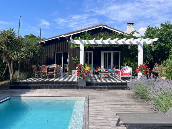 Maison de charme au Cap Ferret en bordure de forêt et à 100 mètres du bassin d’Arcachon.