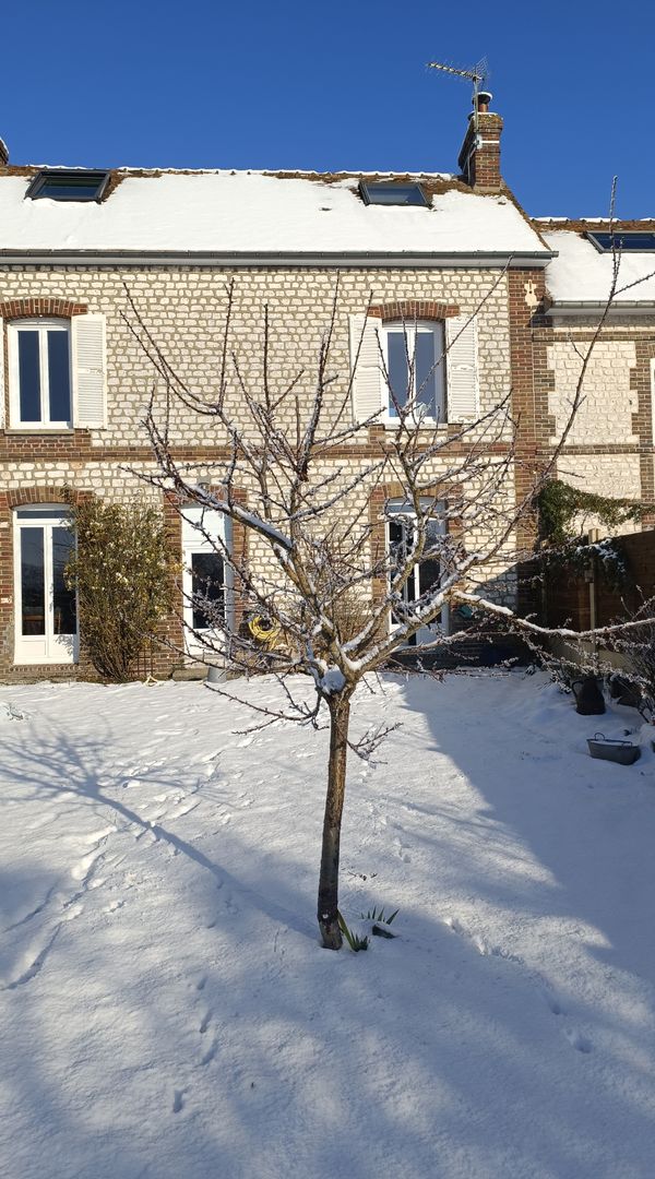 Maison dans village pittoresque, en bord de Seine et à proximité d'un lac