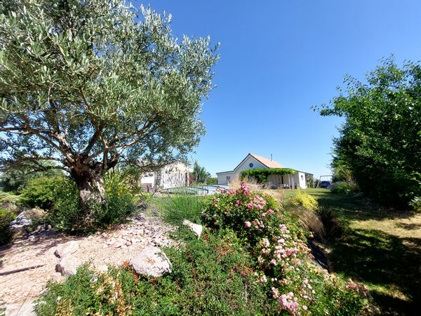Maison ossature bois de 3 chambres à la campagne.