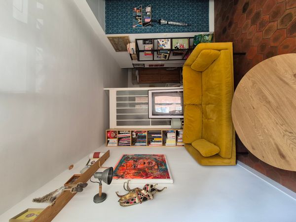 Charmant petit studio bien agencé et fonctionnel, avec une chambre, une SDB, et un salon/cuisine.