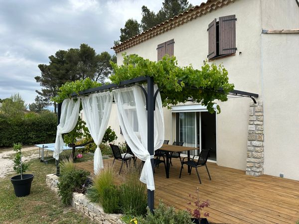 Maison provençale vue Sainte Victoire (proche Aix, Marseille, Cassis, Calanques)