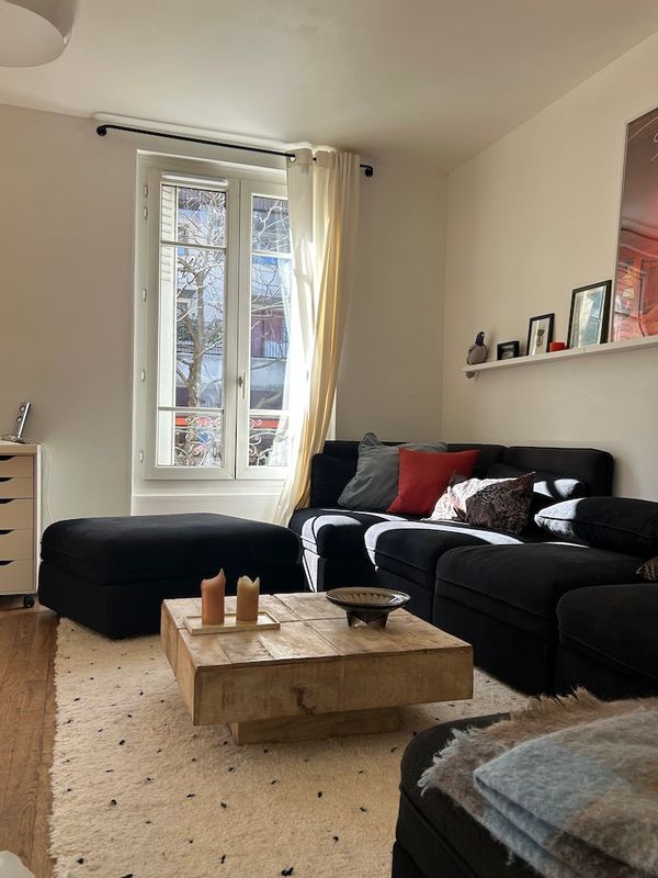 Un espace de vie calme et lumineux, parfait pour s'inspirer et vivre la vie parisienne !
